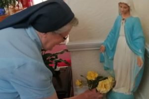 Sr Mary McGinty with statue of Our Lady